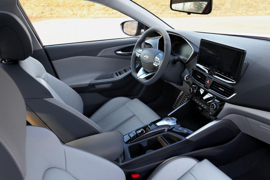 Интерьер Hyundai Lafesta electric 2020 года  (фото 3 из 6)
